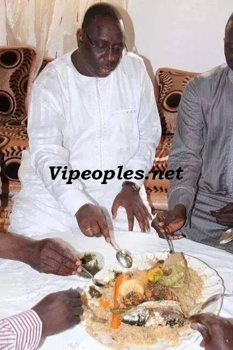 Le Président Macky Sall savoure son "thiebou dieun "