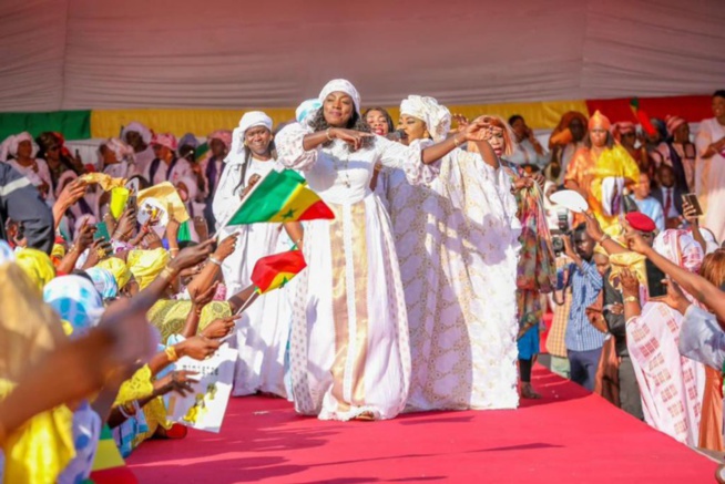 Photos/ 1er Assises nationales de l’entreprenariat des femmes: Mme Fatou Diané Gueye accompagnée d'une belle délégation, fait une démonstration de force