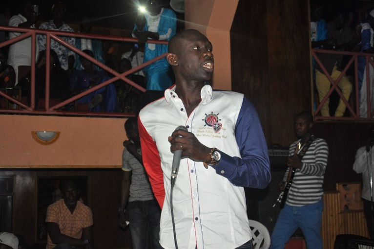 "Rakadiou show" Pape Diouf enflamme le Ravin Night club.