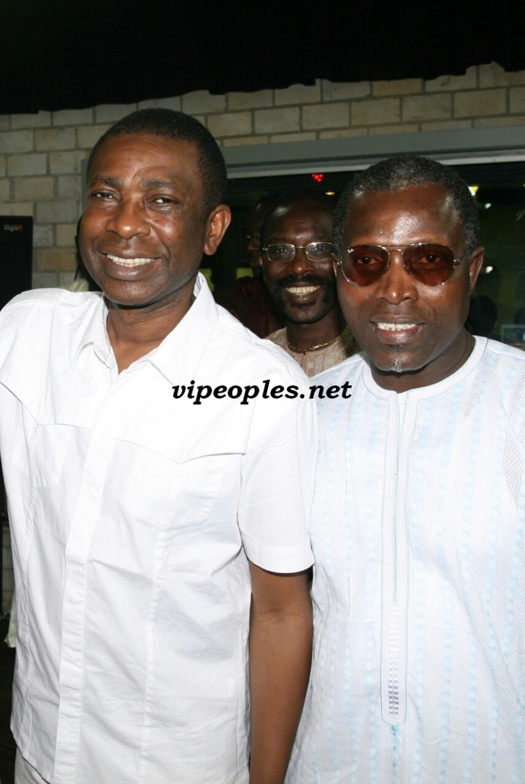 Youssou Ndour en compagnie de son "tamakatt"