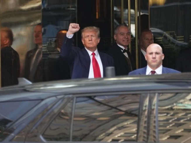 Trump arrive au tribunal pénal de Manhattan pour une comparution historique