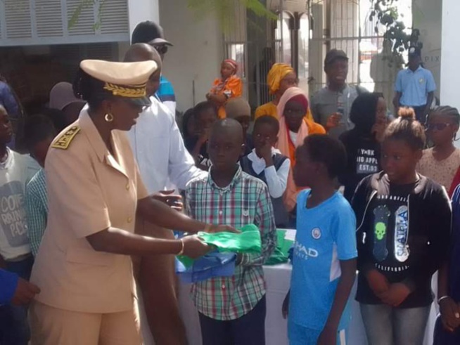 Port d'uniformes à l'école : Saint-Louis réceptionne un lot de 494 638 tenues scolaires