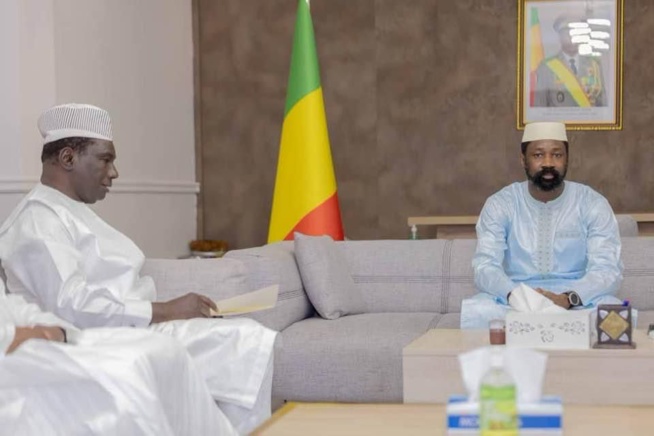 Macky SALL a dépêché auprès de son frère une importante délégation pour LA  FRATERNITÉ SÉNÉGALO-MALIENNE