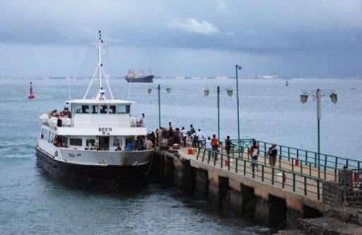 Traversée Dakar-Gorée: La chaloupe tombe en panne en pleine mer avec plus de 200 passagers bloqués