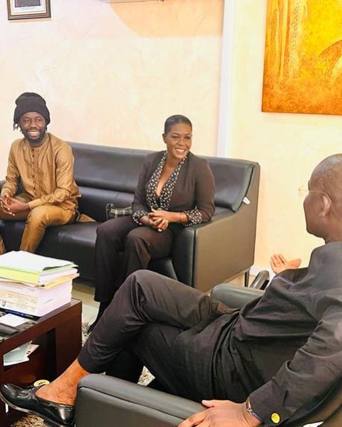 Soutien aux artistes le ministre de la culture Aliou Sow reçoit la chanteuse Myrma