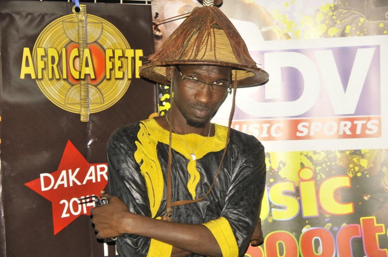 Images: L'artiste Demba Guissé marque ses empreintes au festival d'Africa Fête. Regardez