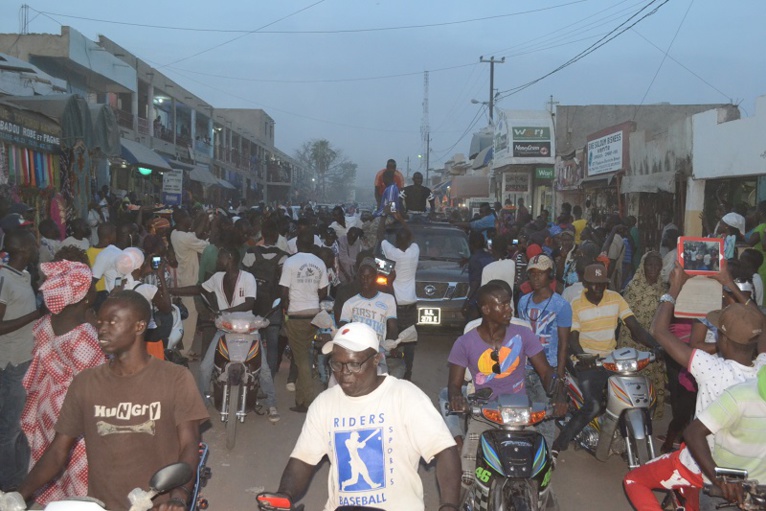 Images: Accueille triomphale de Pape Diouf par la population Kaolackoise ce 24 décembre. Regardez