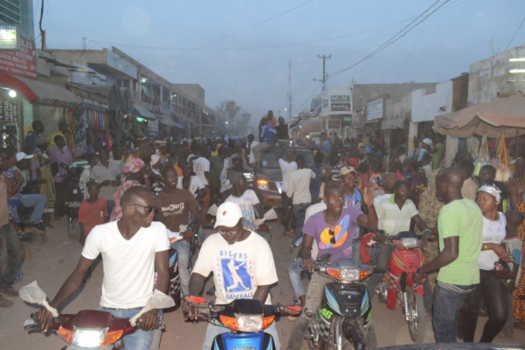 Images: Accueille triomphale de Pape Diouf par la population Kaolackoise ce 24 décembre. Regardez