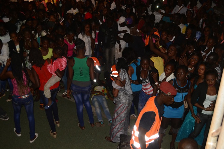 Les premières images: Pape Diouf inonde le stade Lamine Guéye de Kaolack