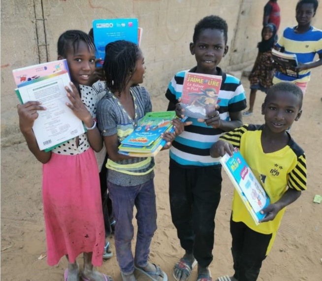 Les 26 000 livres offerts par l'association Culture Arts Santé et Environnement sont en cours de distribution à Dakar grâce au mécénat de compétence de la Compagnie Sucrière Sénégalaise