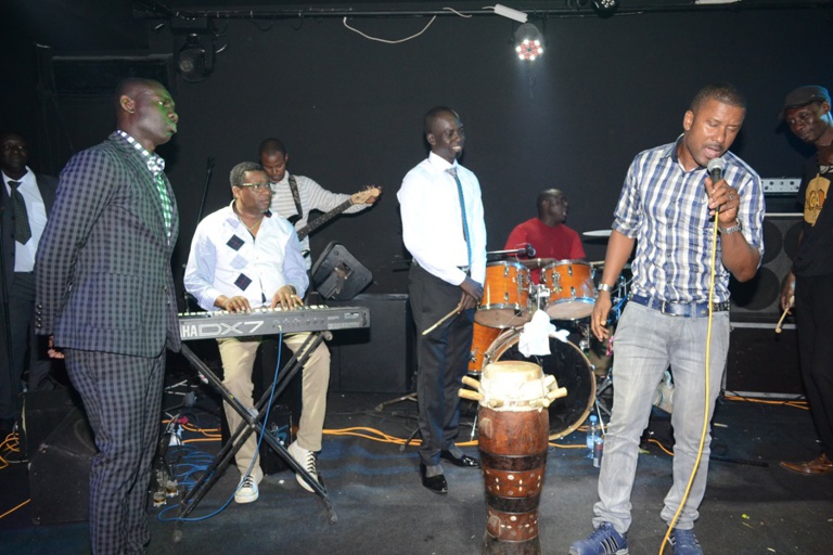 Images:Le rendez-vous dominical des Almadies  avec Pape Diouf au Baramundi du dimanche 04 janvier: C'est le "Rakkaju show"