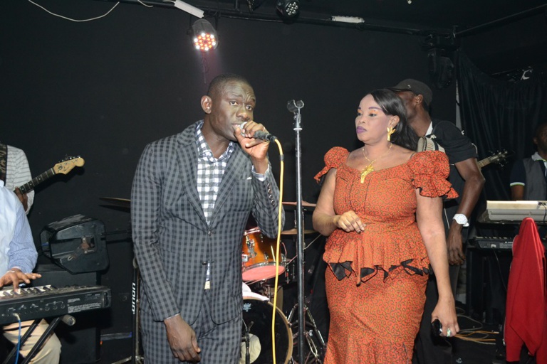 Images:Le rendez-vous dominical des Almadies  avec Pape Diouf au Baramundi du dimanche 04 janvier: C'est le "Rakkaju show"