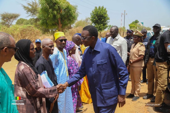 EN TOURNEE DANS LES MARCHES A BETAIS LE PREMIER MINISTRE AMADOU BA RASSURE ...