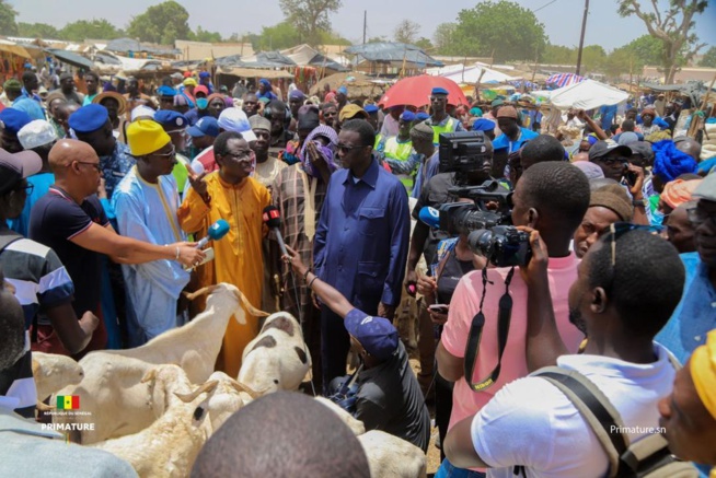 EN TOURNEE DANS LES MARCHES A BETAIS LE PREMIER MINISTRE AMADOU BA RASSURE ...