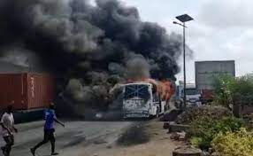 Drame à Yarakh: Des cocktails molotov jetés dans un bus Tata font deux morts et plusieurs blessés