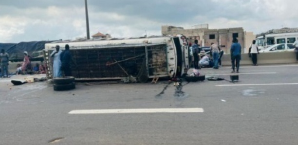 Technopôle: Un car Ndiaga Ndiaye se renverse et fait 30 blessés, dont 4 dans un état grave