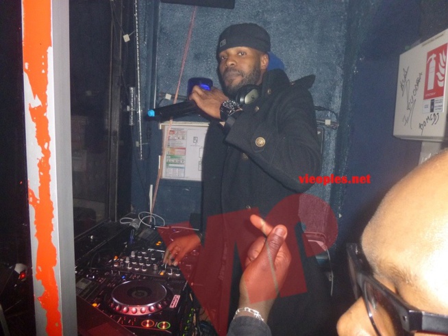 Dj Segga retrouve ses marques au Star Night de Paris.