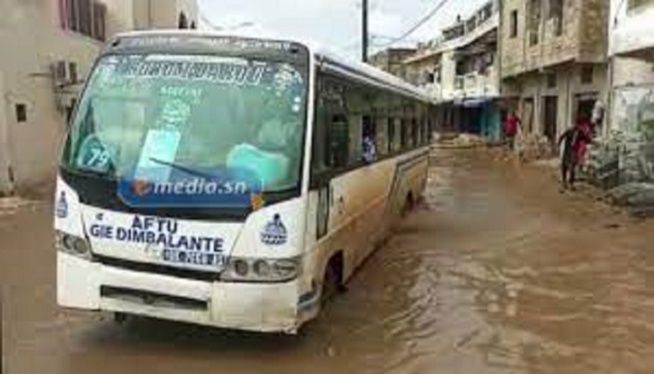 Eaux stagnantes, voirie dégradée, crevasses, et autres nid-de-poule : Les mini bus Tata menacent de ne plus desservir Keur Massar