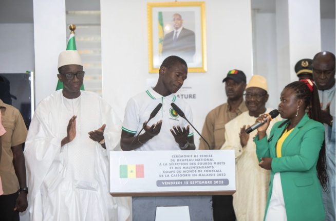 CEREMONIE DE REMISE DU DRAPEAU A L’EQUIPE NATIONALE DE FOOTBALL DES SOURDS POUR LA COUPE DU MONDE EN MALAISIE