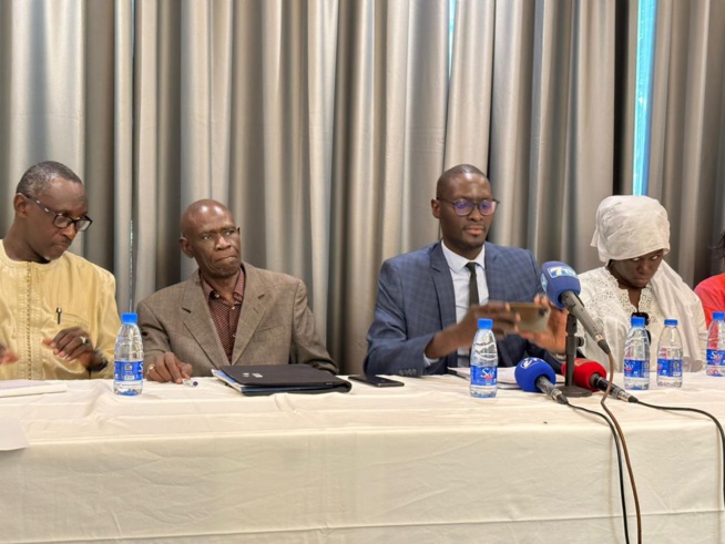 En images de la conférence de presse animée par Me Abdoulaye TINE, President de l’USL et candidat à l’élection présidentielle du 25 février 2024.