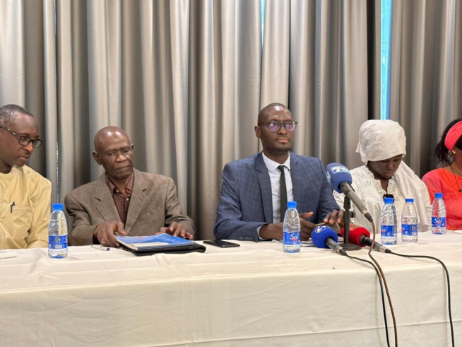 En images de la conférence de presse animée par Me Abdoulaye TINE, President de l’USL et candidat à l’élection présidentielle du 25 février 2024.