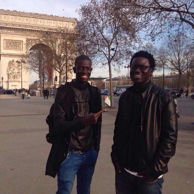 Papis Niang le patron de Art bi management et son staff en plein tournage au coeur de Paris. Regardez