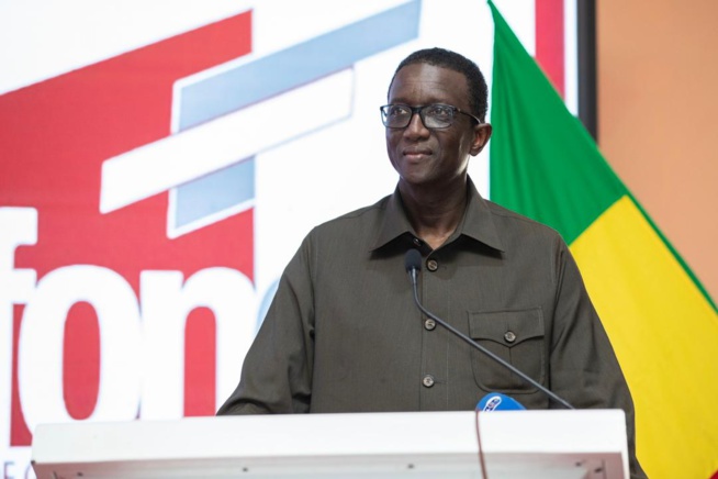 CÉRÉMONIE DE LANCEMENT DE TRAVAUX ROUTIERS DANS LA REGION DE DAKAR PAR MONSIEUR AMADOU BA PREMIER MINISTRE DE LA REPUBLIQUE DU SENEGAL