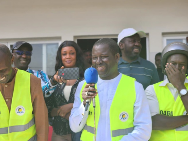 Sécurité routière à Mbour: Le maire Cheikh Issa Sall octroie des casques et gilets aux conducteurs de Jakarta de sa Commune