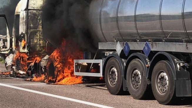 Kédougou: Un camion-citerne se renverse, prend feu et fait 2 morts...