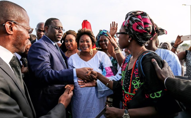 Photos-Macky Sall à son arrivée à Marseille