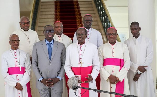 Le Président de la République a reçu, cet après-midi, une délégation du clergé, avec à sa tête l’archevêque de Dakar, Monseigneur Benjamin Ndiaye.