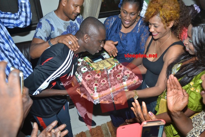 20 Photos Anniversaire: Bébé Basse Diouf offre une surprise à son mari Pape Diouf le jour de son anniversaire