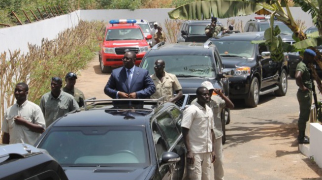 Macky Sall caillassé à l'Université Cheikh Anta Diop de Dakar