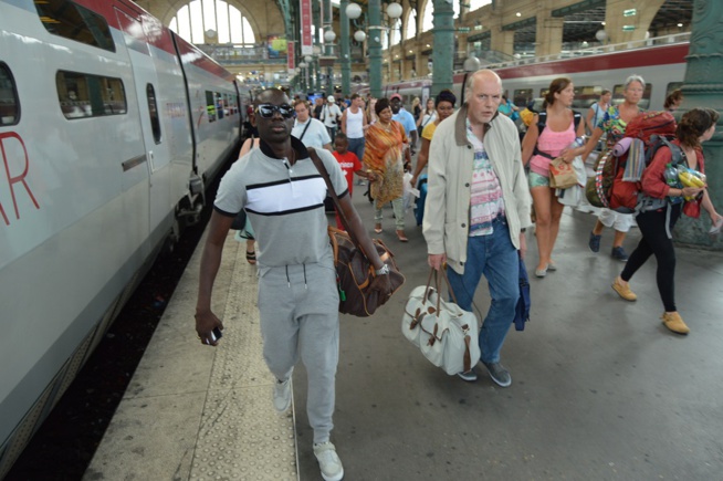 Les premières images de l'arrivé de Pape Diouf à Bruxelles juste avec le grand show au Bodega . Regardez