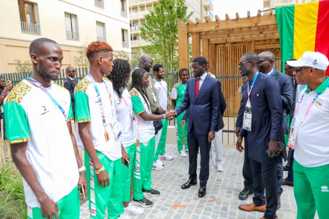 Photos-Video : Visite du Président de la République au village olympique à la rencontre des athlètes sénégalais engagés dans les JOP2024