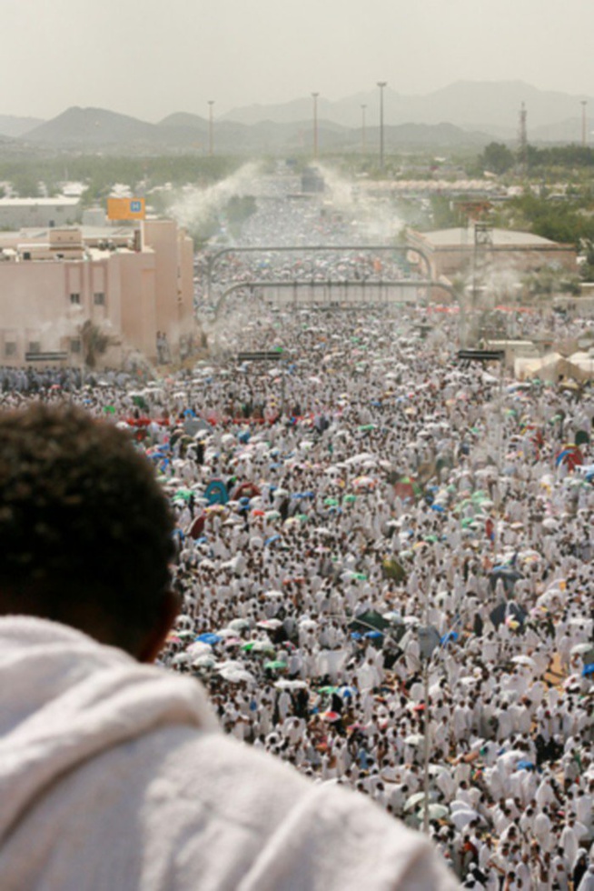 Mecque: Des millions de pèlerins ont convergé mercredi vers le Mont Arafat