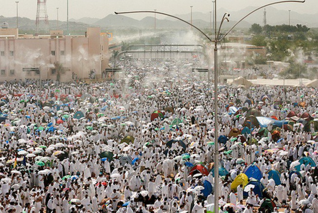 Mecque: Des millions de pèlerins ont convergé mercredi vers le Mont Arafat