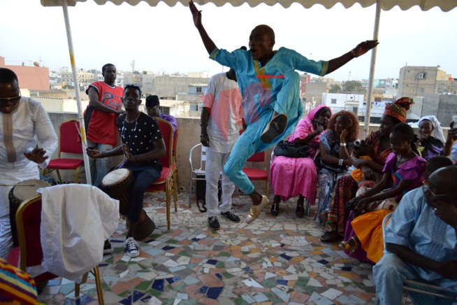 Viviane  Chidid au baptême de son homonyme, la fille de son manager Djidiack. Revivez le grand R-V des artistes.