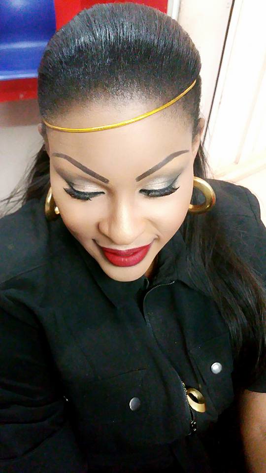 Kebs Thiam a réussi son make-up !