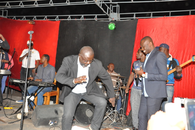 La population de Velingara féte la St Valentin avec le leader de la génération consciente Pape Diouf. Regarde