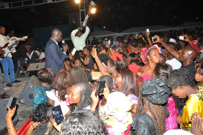 La population de Velingara féte la St Valentin avec le leader de la génération consciente Pape Diouf. Regarde