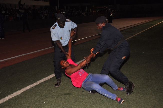 TAMBACOUNDA: Cette Fans incontournable saute sur son idole Pape Diouf et tombe dans le coma.