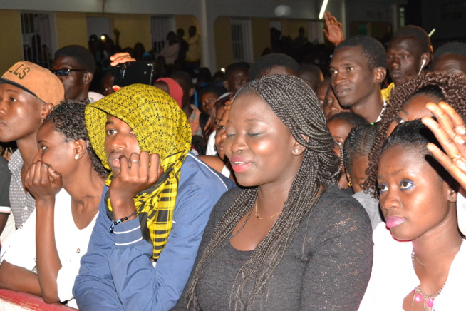 Concert explosif à la Cité Claudel Pape Diouf ravit la vedette et chauffe les étudiantes.