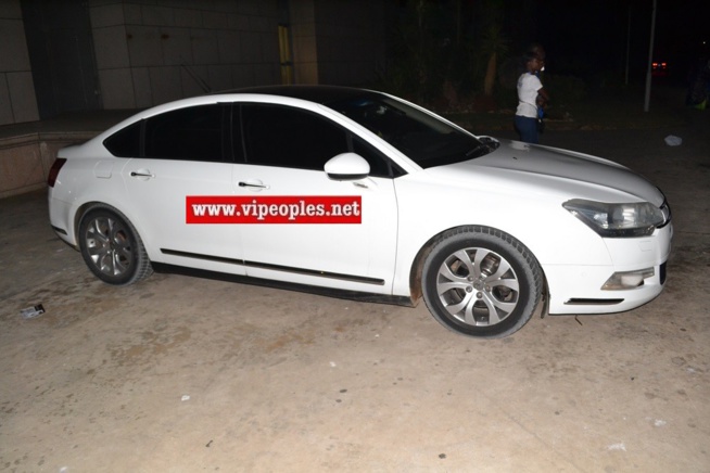 Parrain de la soirée de ses 25 ans de carriéres, Waly Seck offre une Citroen C5 de luxe à Papis Konaté; Regardez