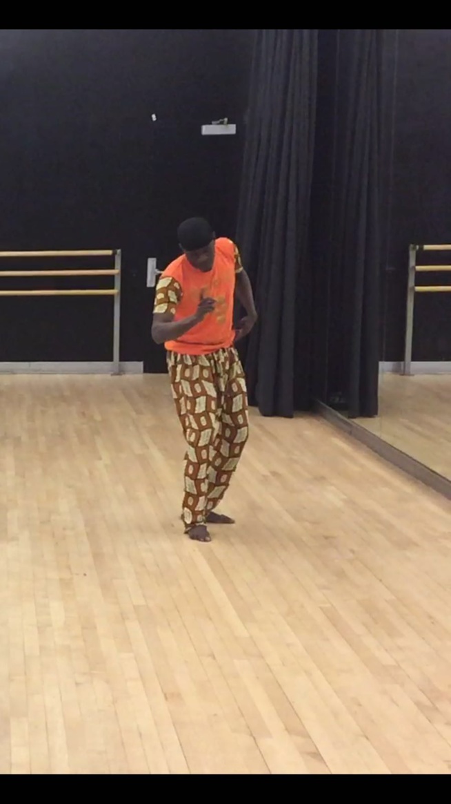 "Gouddi Maalaw" à New York le 09 Juillet 2016 avec Pape Diouf:Le danseur classique Babacar Mbaye et son groupe dans les répétitions du son "Maalaw"à l'américain.