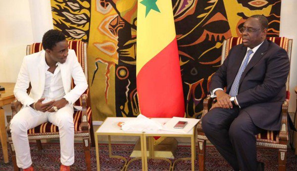 Pour soutenir le Bercy,le Président Macky Sall offre 15 millions de francs CFA à Waly Seck et 10. millions aux organisateurs.