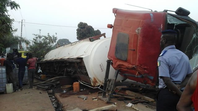 Urgent:un grave accident entre camions citerne d’essence et gros porteurs à Tattaguine