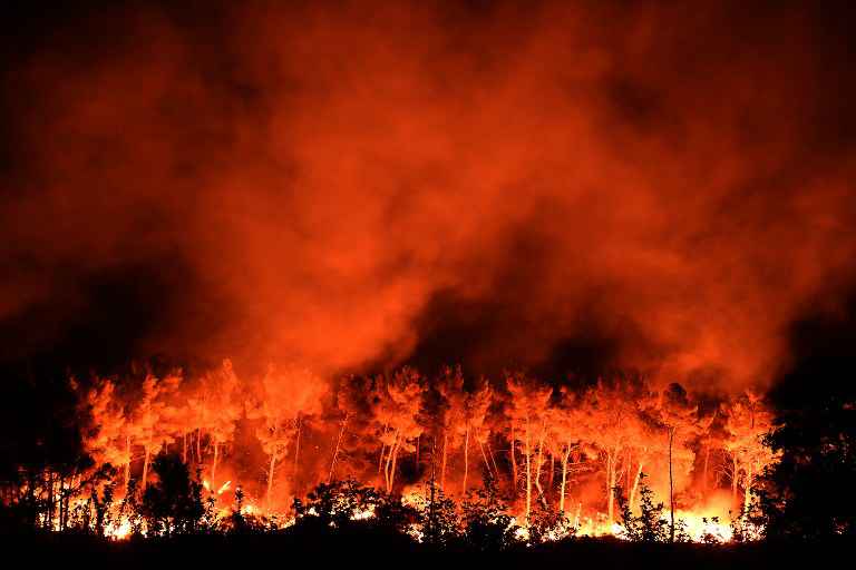 Vidéo : Incendie sur la route de Ouakam : C'est l'enfer avec beaucoup de dégâts matériels, dont des bus d'un nommé Jean Monteiro