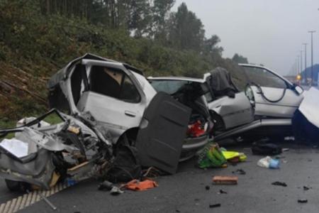 L'horreur: au cours d'une dispute, il se jette dans le vide et entraîne son amie avec lui! Deux morts!