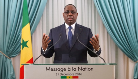 Vidéo: Discours à la Nation, les souhaits SE Macky Sall pour 2017 : paix durable en Casamance et en Gambie et la baisse du prix de l'électricité